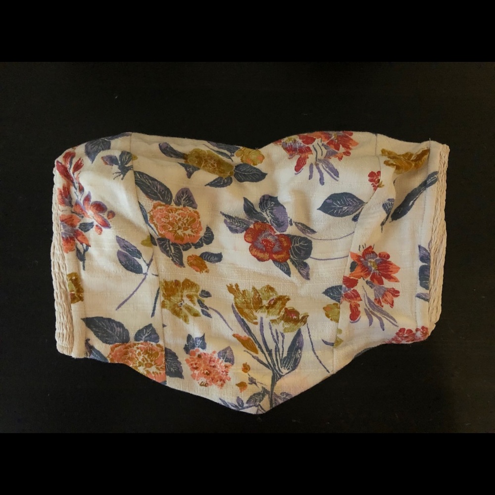 Floral strapless crop top!